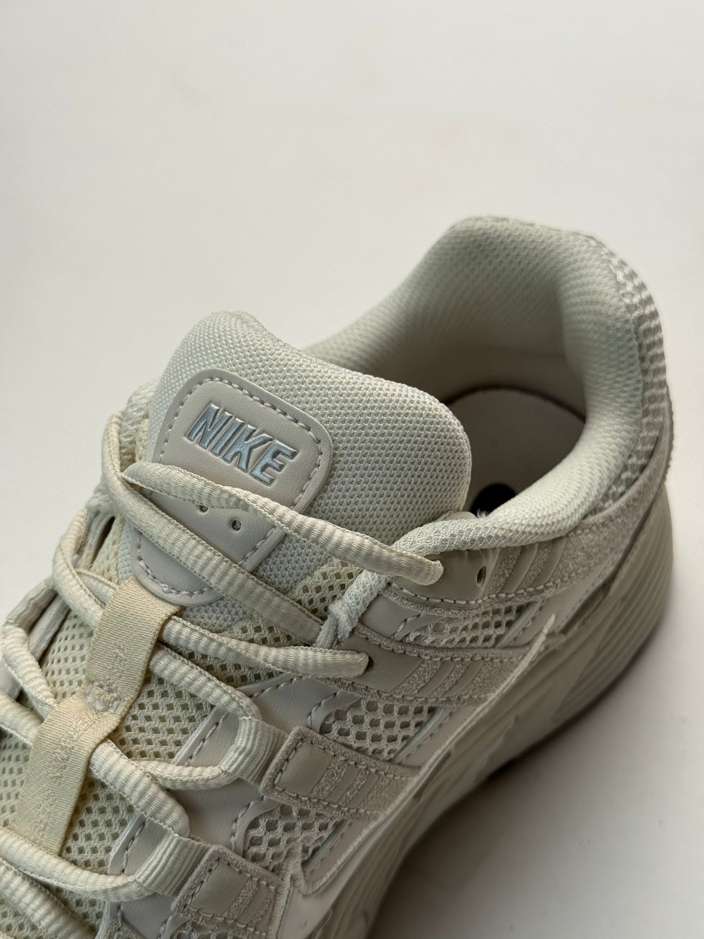 NIKE P 6000