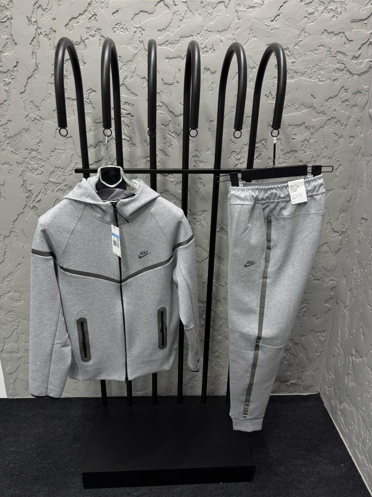 NIKE TECH CATAFOD