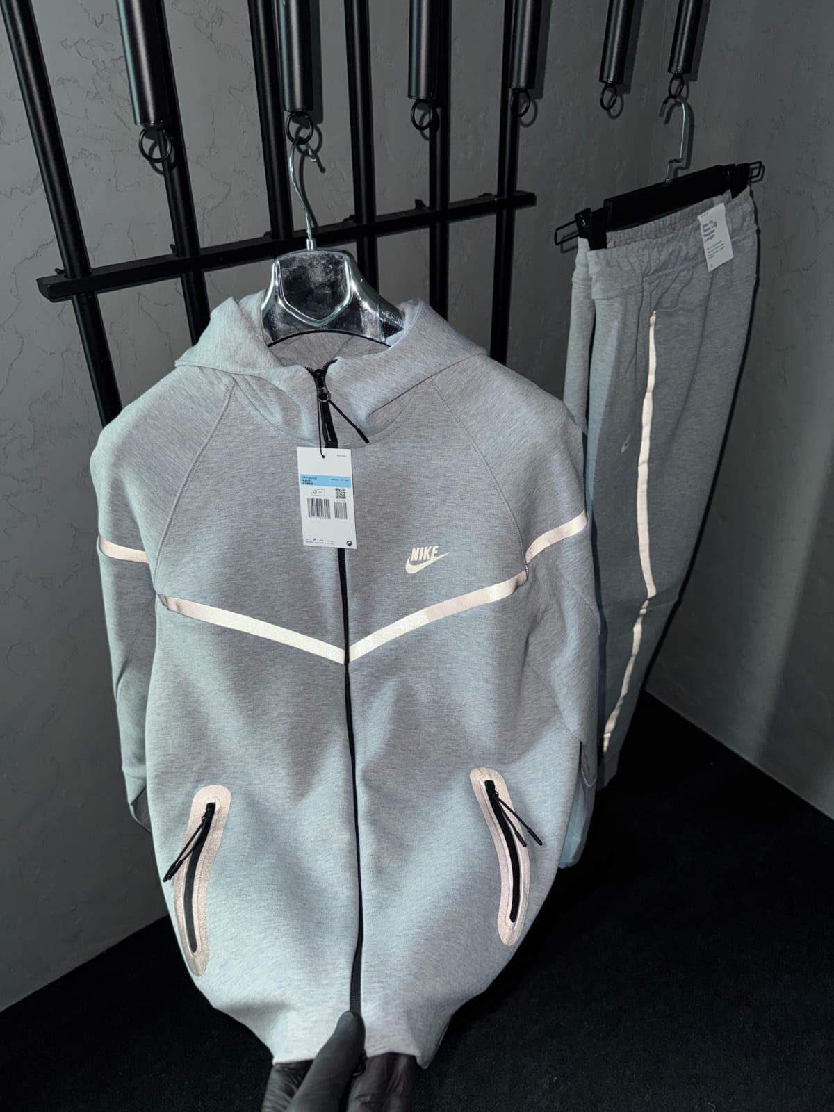 NIKE TECH CATAFOD