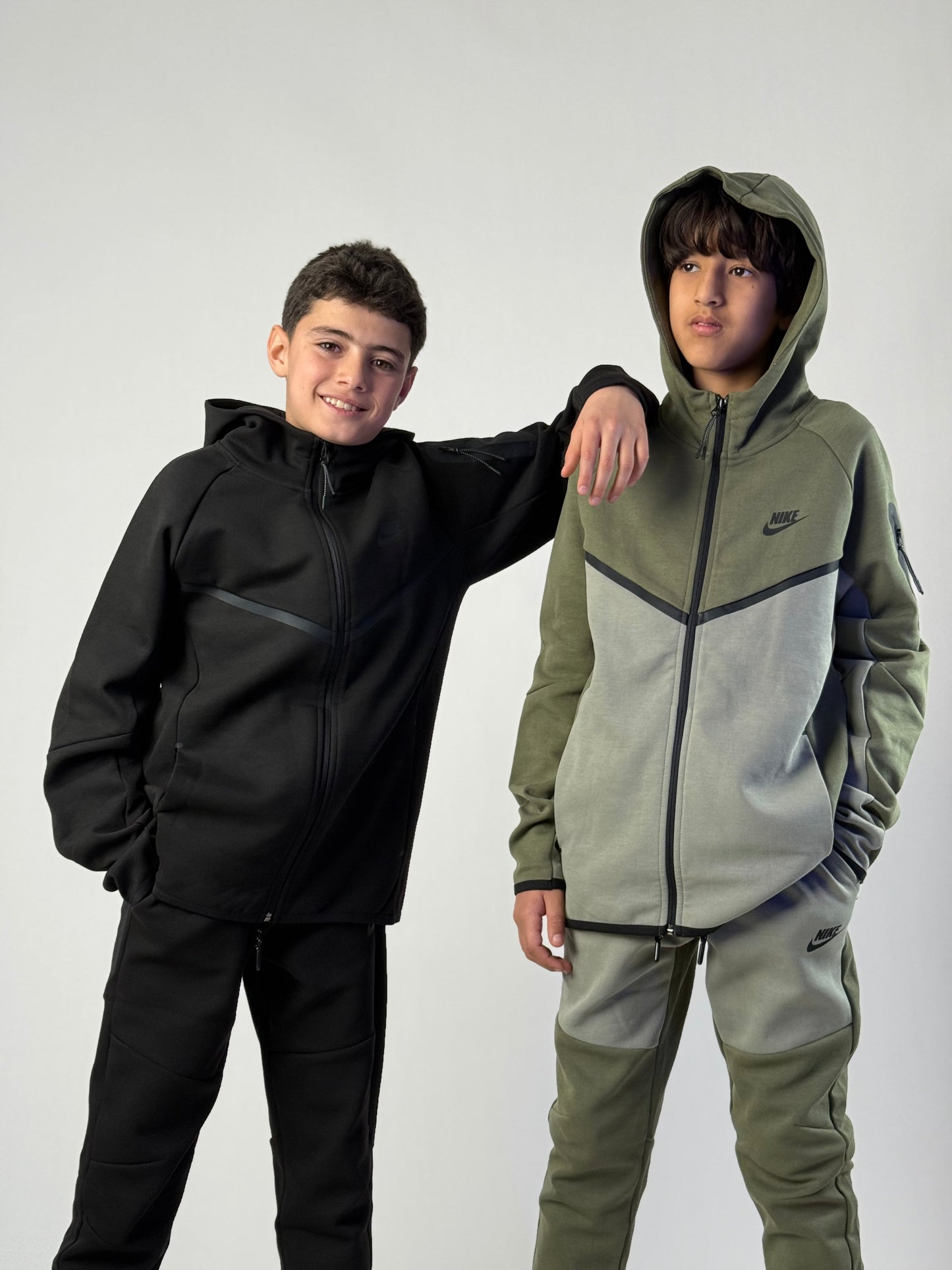 NEW NIKE TECH  KADDY