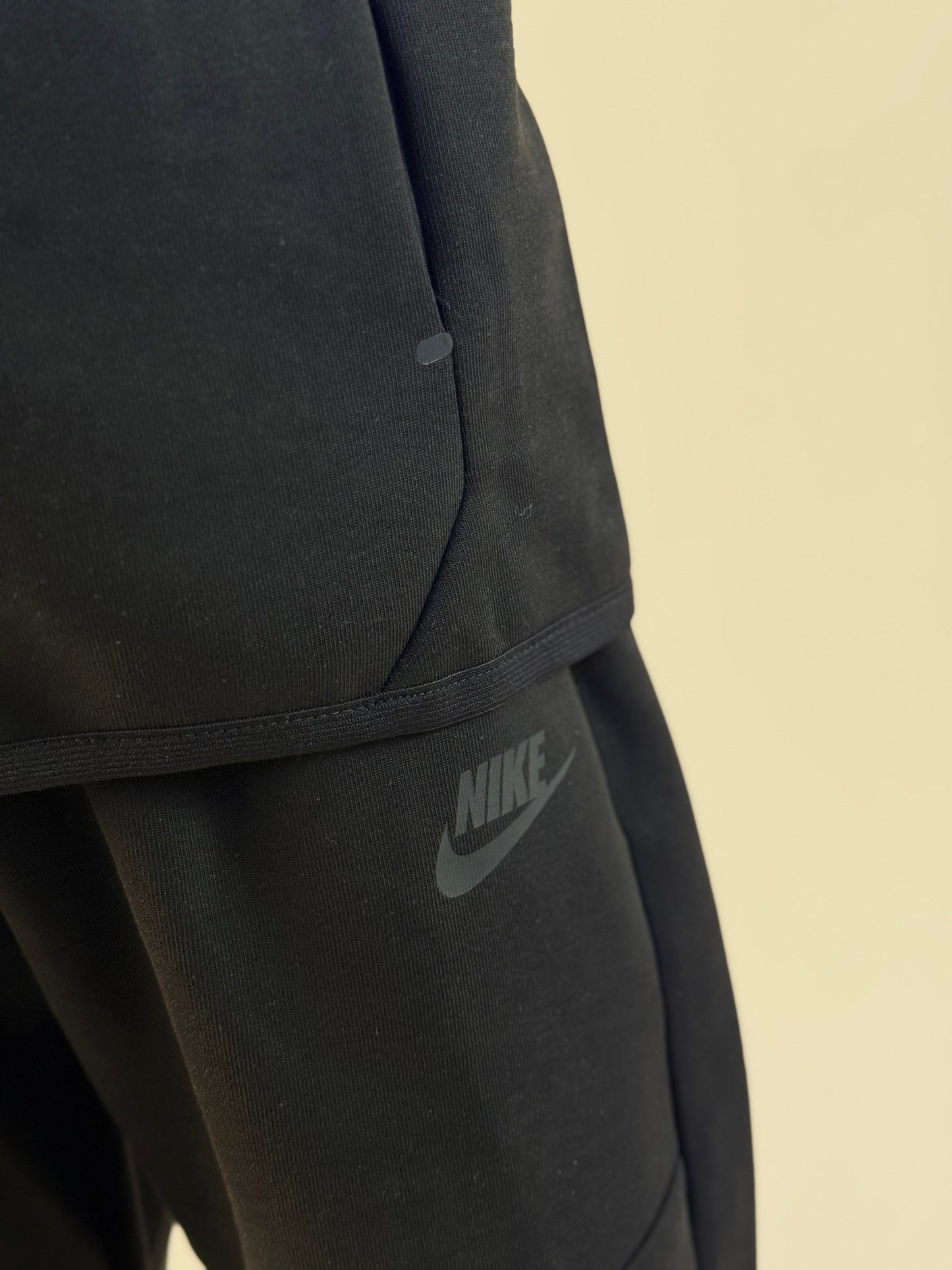 NEW NIKE TECH  KADDY